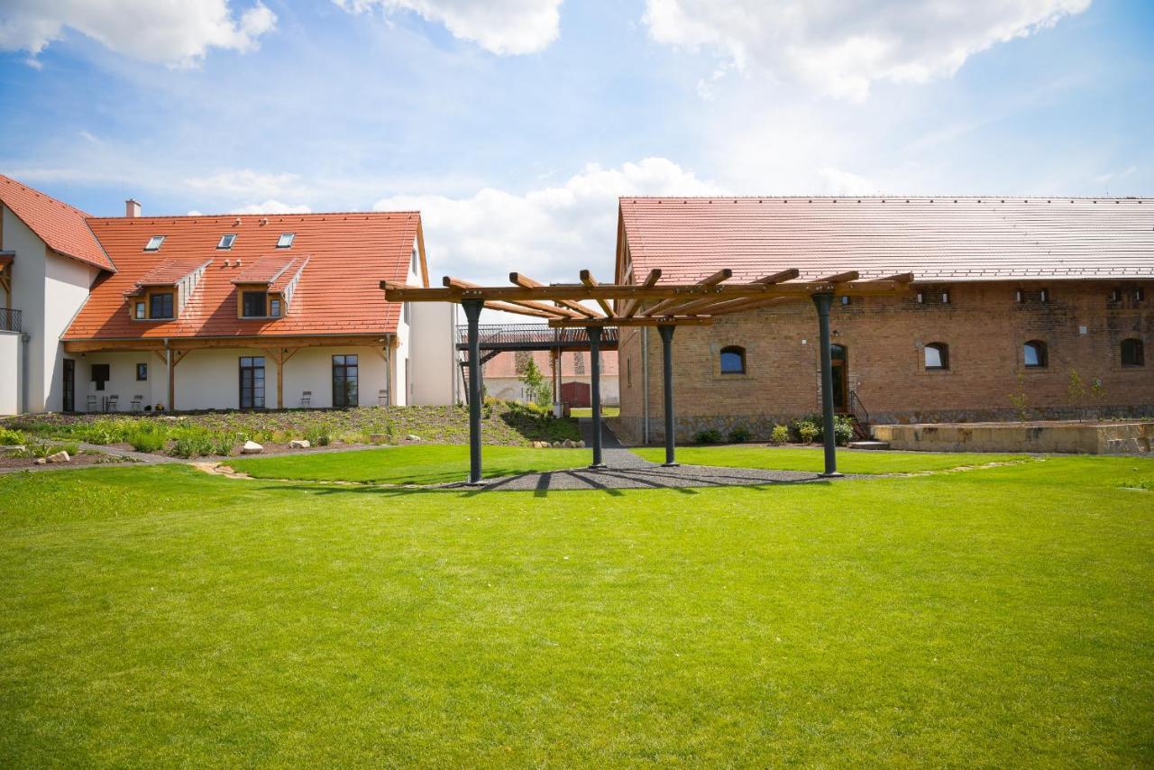 Dvůr Perlová voda Budyne nad Ohri Exterior foto